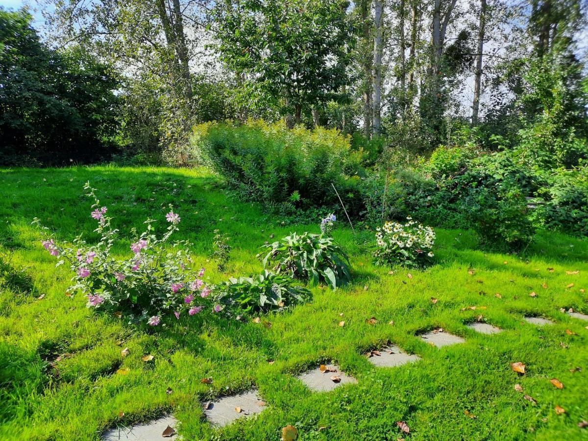 La Yourte Au Fonds Du Jardin Xhoris 외부 사진